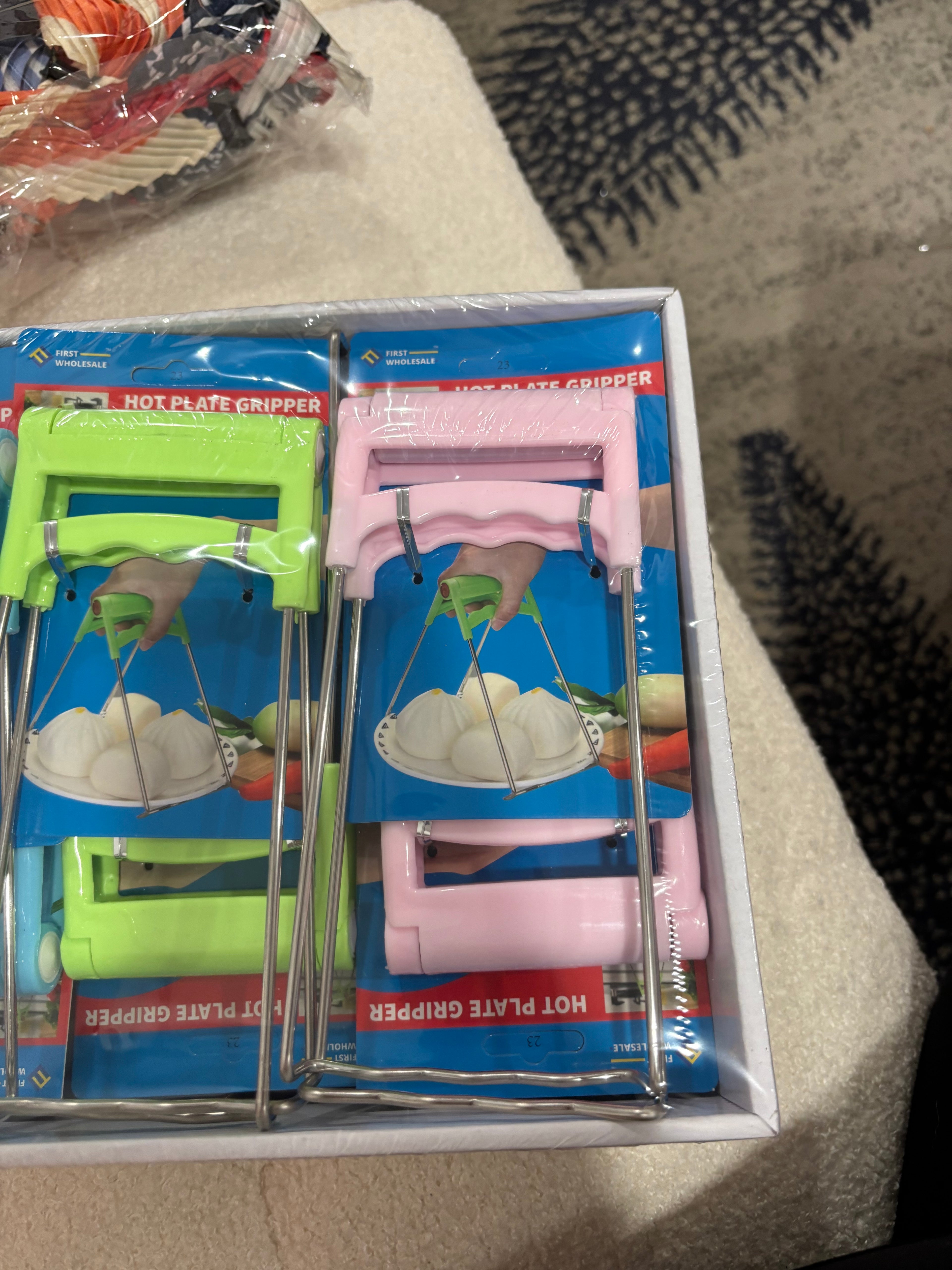Hot Plate Gripper Tongs – Heat Resistant Dish Lifter | Anti-Scald Kitchen Tool for Bowls & Plates