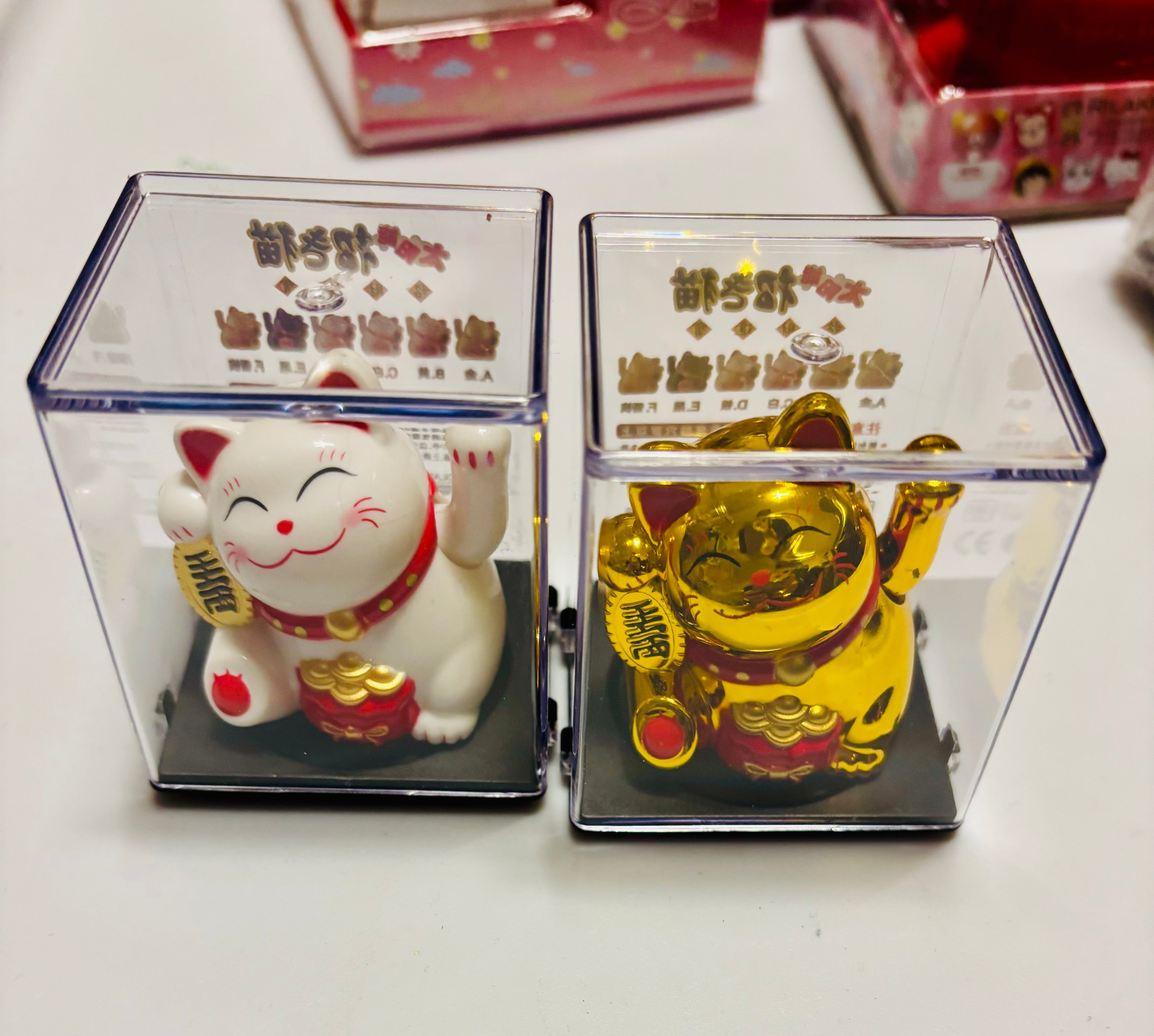 Mini Solar Powered Lucky Cat – Maneki Neko Desk Decoration