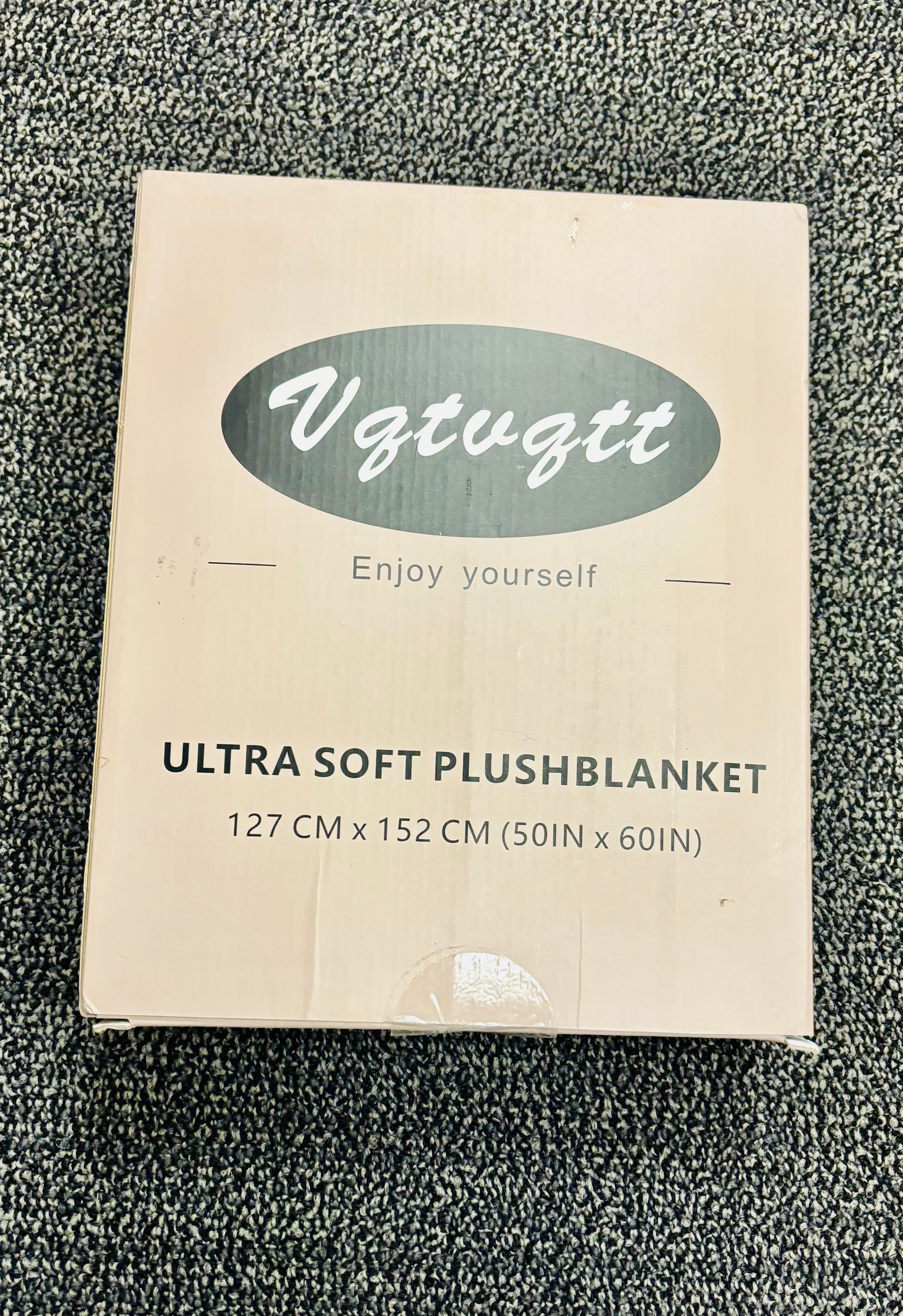 Ultra Soft Plush Blanket – Cozy Throw Blanket for Couch, Bed & Travel