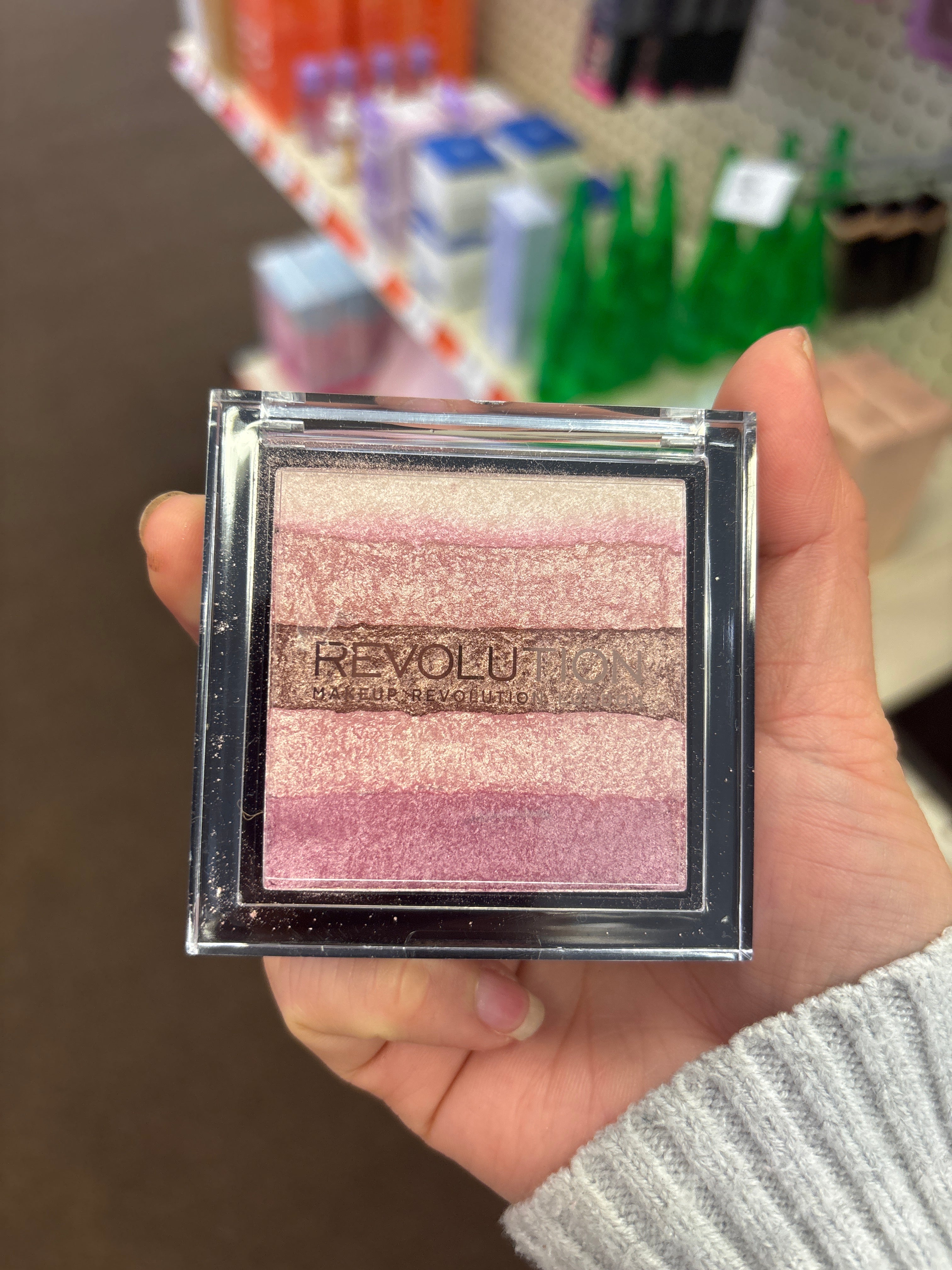 Makeup Revolution Shimmer Highlighter – Glow Highlight Powder (Radiant Finish)