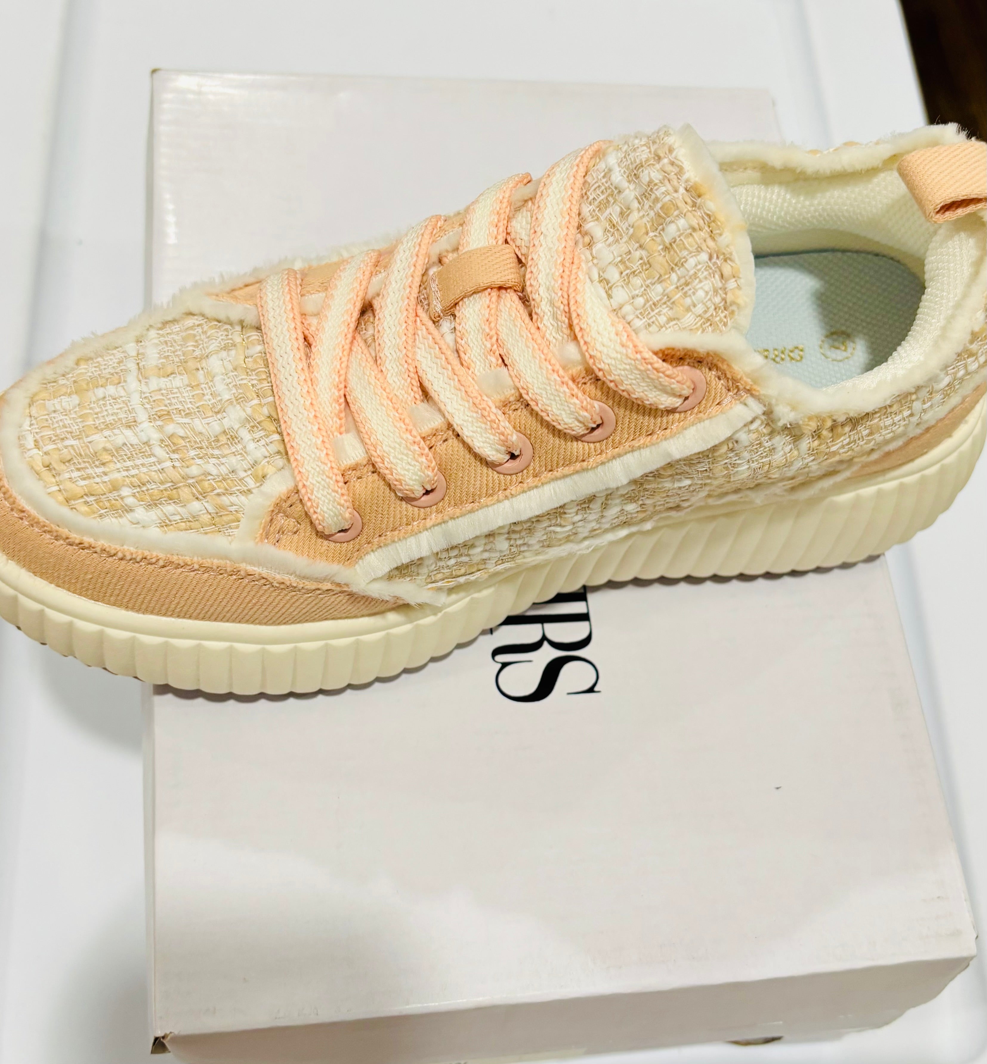 Casual Canvas Sneakers – Comfortable Everyday Shoes