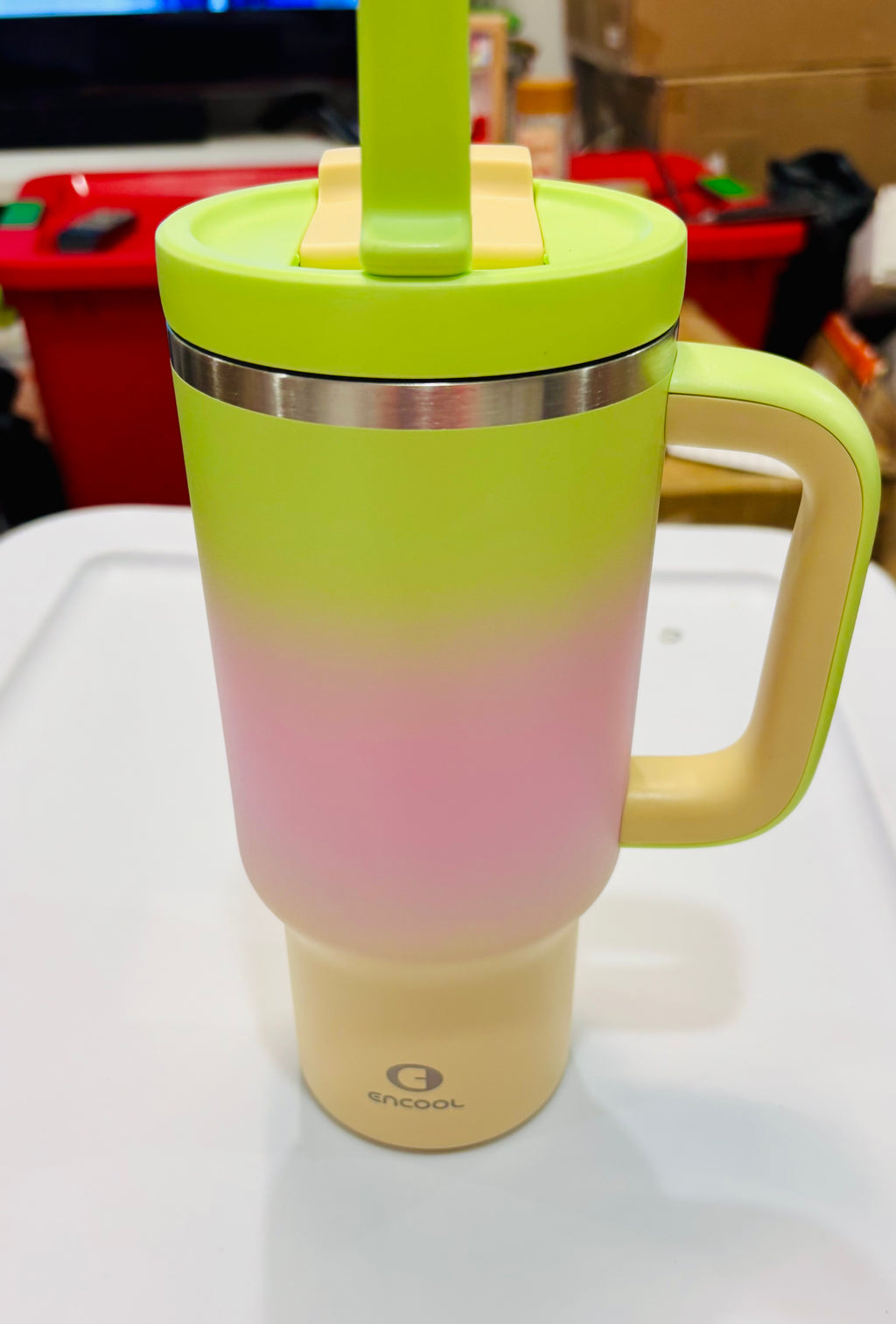 32oz Insulated Tumbler with Handle & Straw – Large Capacity Stainless Steel Travel Mug (Gradient Color)