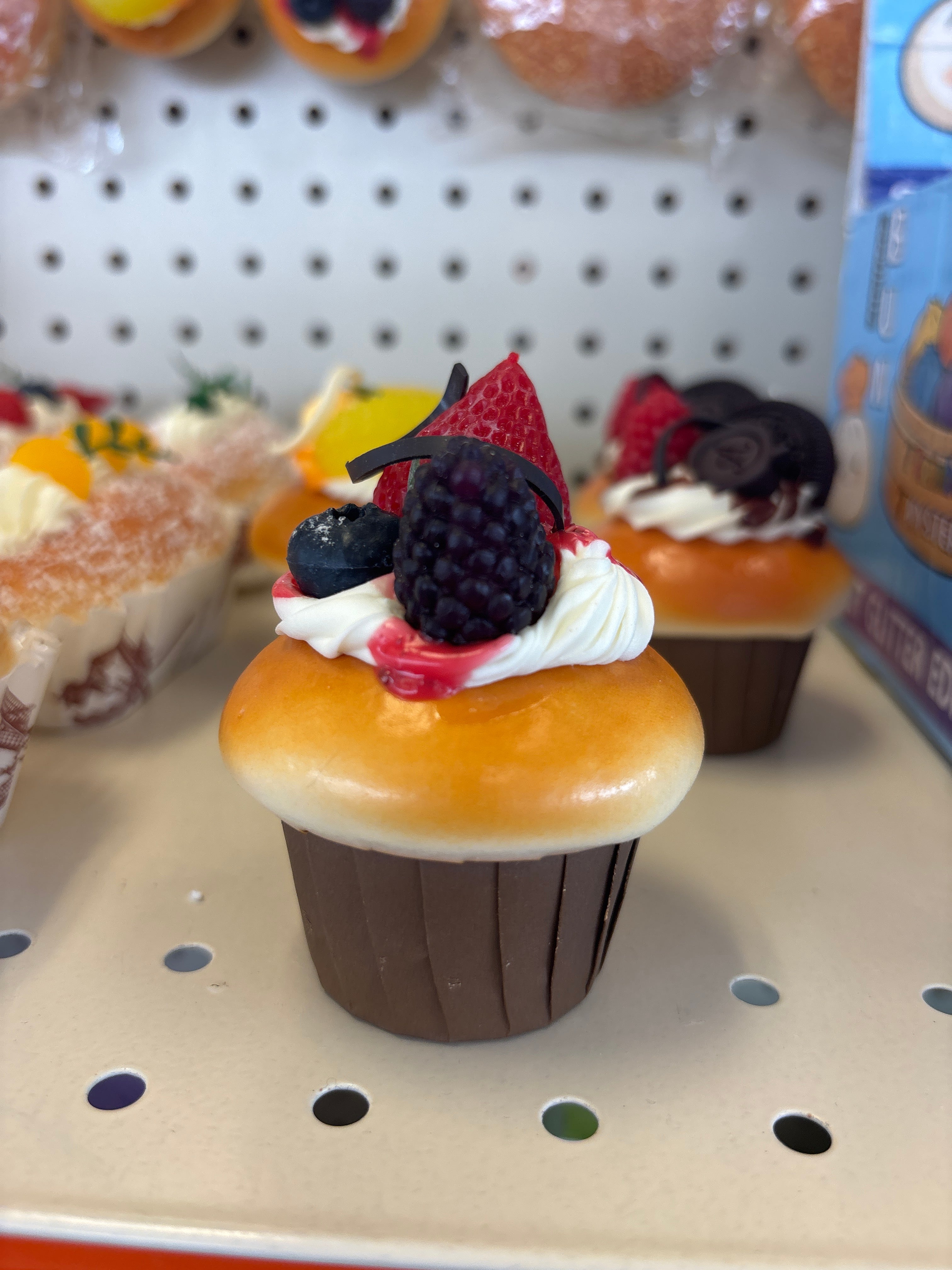 Magnetic soft squishy dessert toy